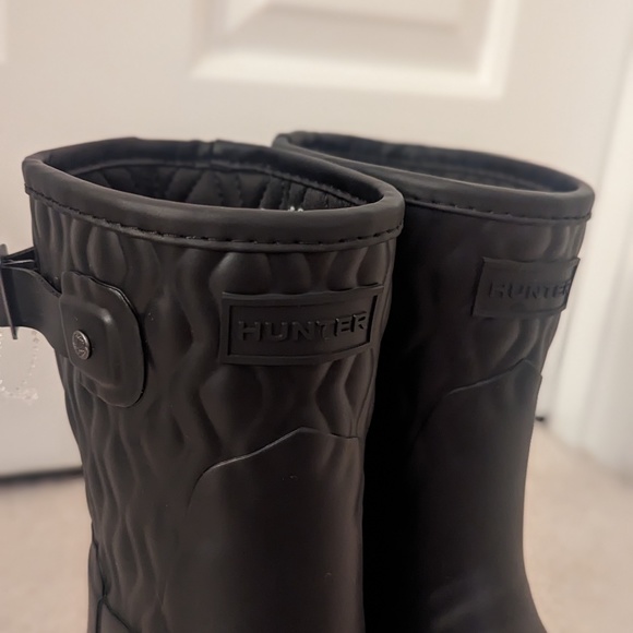 NWOT - Hunter Refined Short Vertical Quilt Boot - Picture 3 of 9